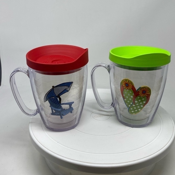 set of 2 Tervis mugs with lids beach theme embroidered - Picture 1 of 9